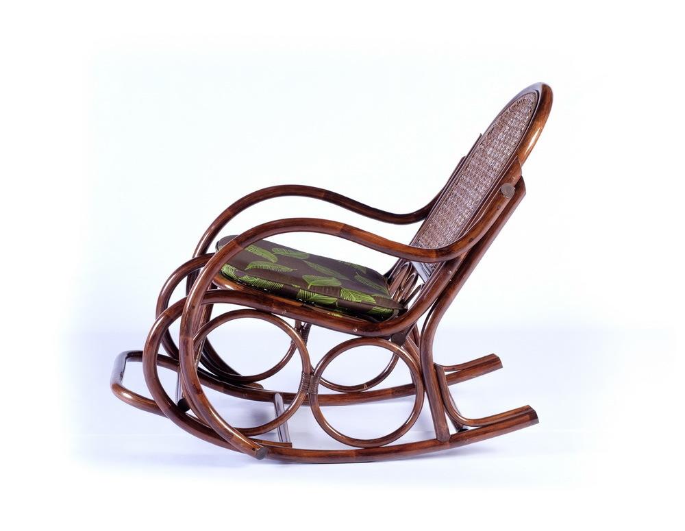 Кресло - качалка с подушкой на нижнее сидение "lc"