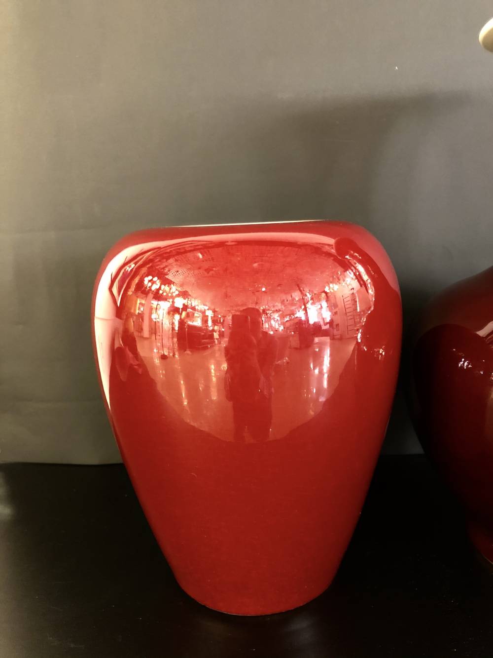 вазы каменные красные