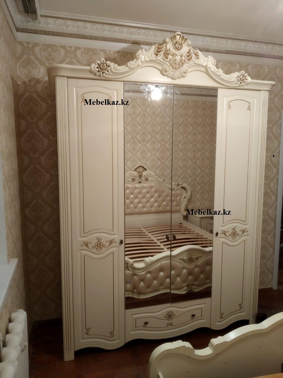 Спальный гарнитур "Амели 4 Д"